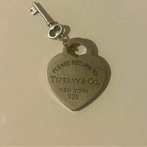 Tiffany & Co. return 925 pendant
